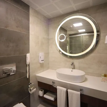 Hotel Western Khan 4*