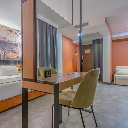 Western Khan Hotel 4*